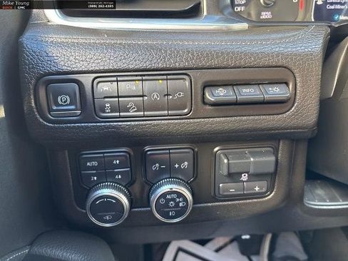 Used 2021 GMC Yukon Denali w/ Denali Ultimate Package AWD/4WD image 24