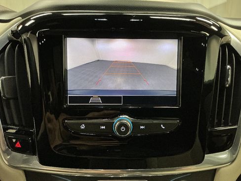 Used 2022 Chevrolet Traverse LS image 19