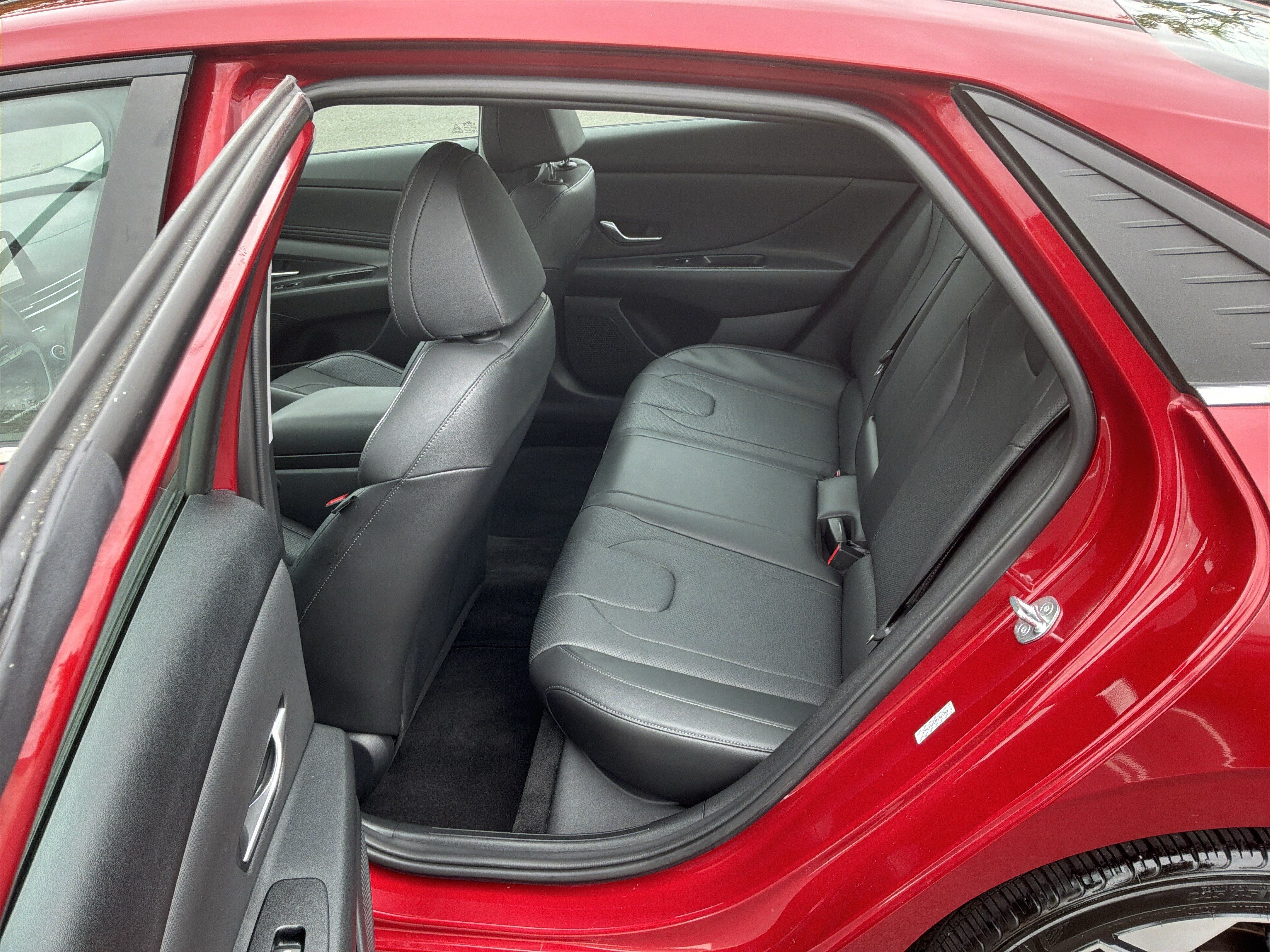 Used 2023 Hyundai Elantra Limited FWD image 31