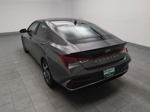 Used 2025 Hyundai Elantra Sport FWD image 5