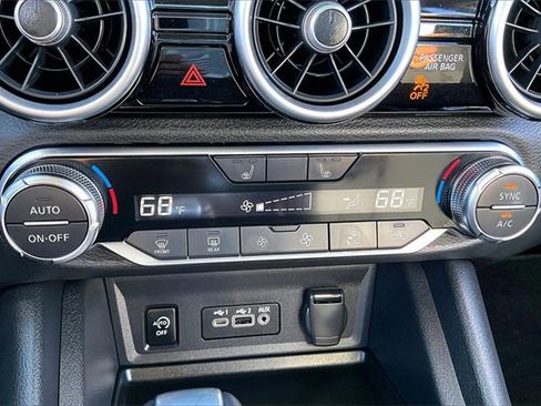 Certified 2025 Nissan Sentra SR image 14