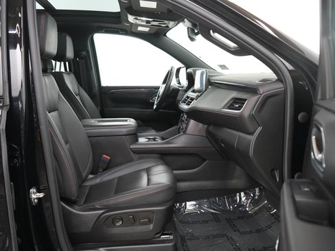 Used 2023 Chevrolet Suburban RST w/ Luxury Package AWD/4WD image 11