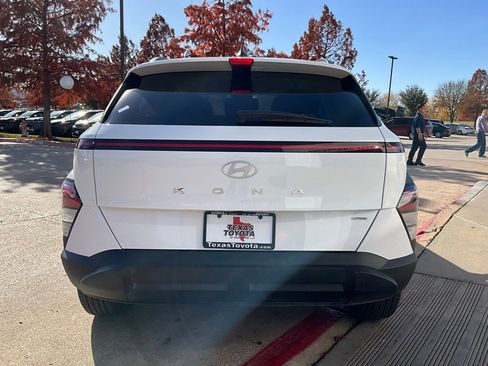 Used 2025 Hyundai Kona SEL image 7