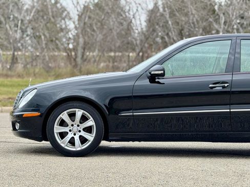 Used 2009 Mercedes-Benz E 350 4MATIC Sedan image 13