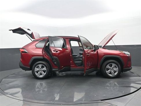Used 2025 Toyota RAV4 LE image 32