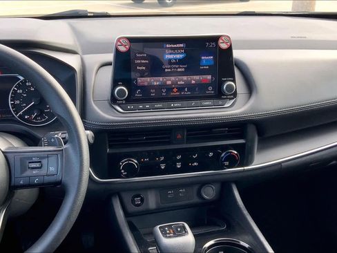 Used 2024 Nissan Rogue S FWD image 7