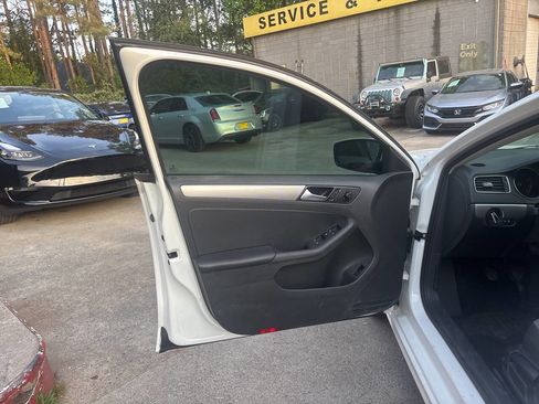 Used 2018 Volkswagen Jetta S image 7