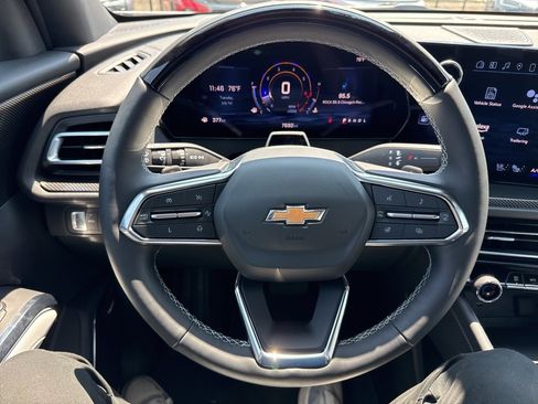 Used 2024 Chevrolet Traverse RS image 31