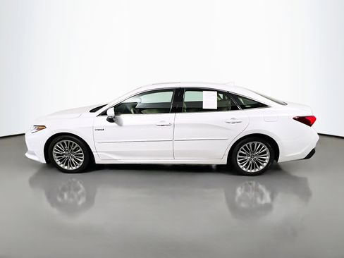 Used 2019 Toyota Avalon Limited image 9
