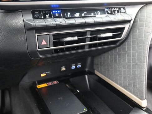 Used 2025 Toyota Camry XLE w/ Premium Package FWD image 19