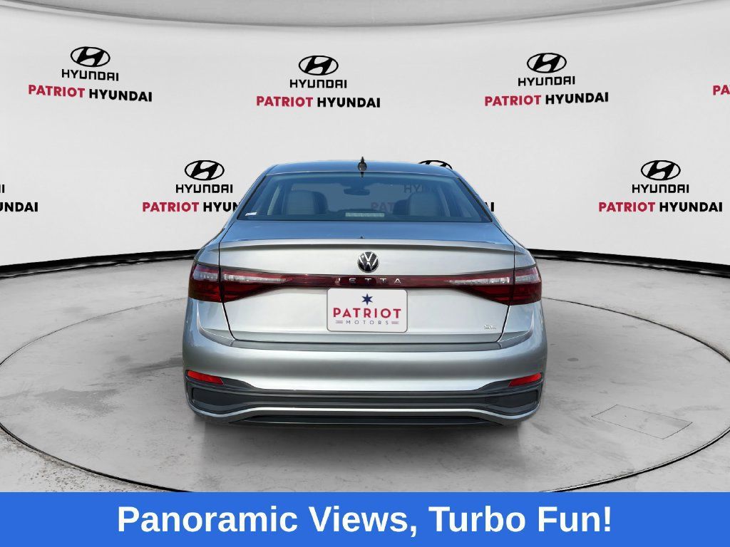 Used 2025 Volkswagen Jetta SE FWD image 4