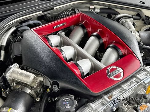 Used 2021 Nissan GT-R NISMO AWD/4WD image 44
