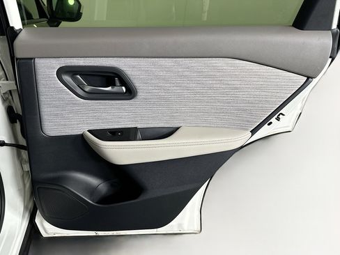 Used 2023 Nissan Rogue SV image 28