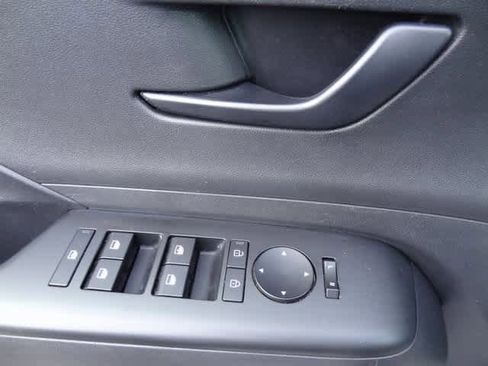 Used 2024 Hyundai Kona SEL image 8