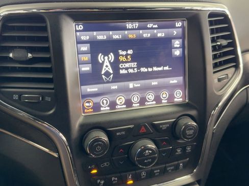 Used 2018 Jeep Grand Cherokee Limited image 22