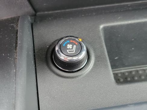 Used 2021 Nissan Titan PRO-4X image 34