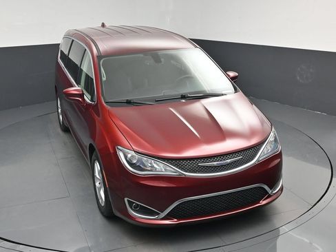 Used 2020 Chrysler Pacifica Touring w/ Tire & Wheel Group FWD image 26