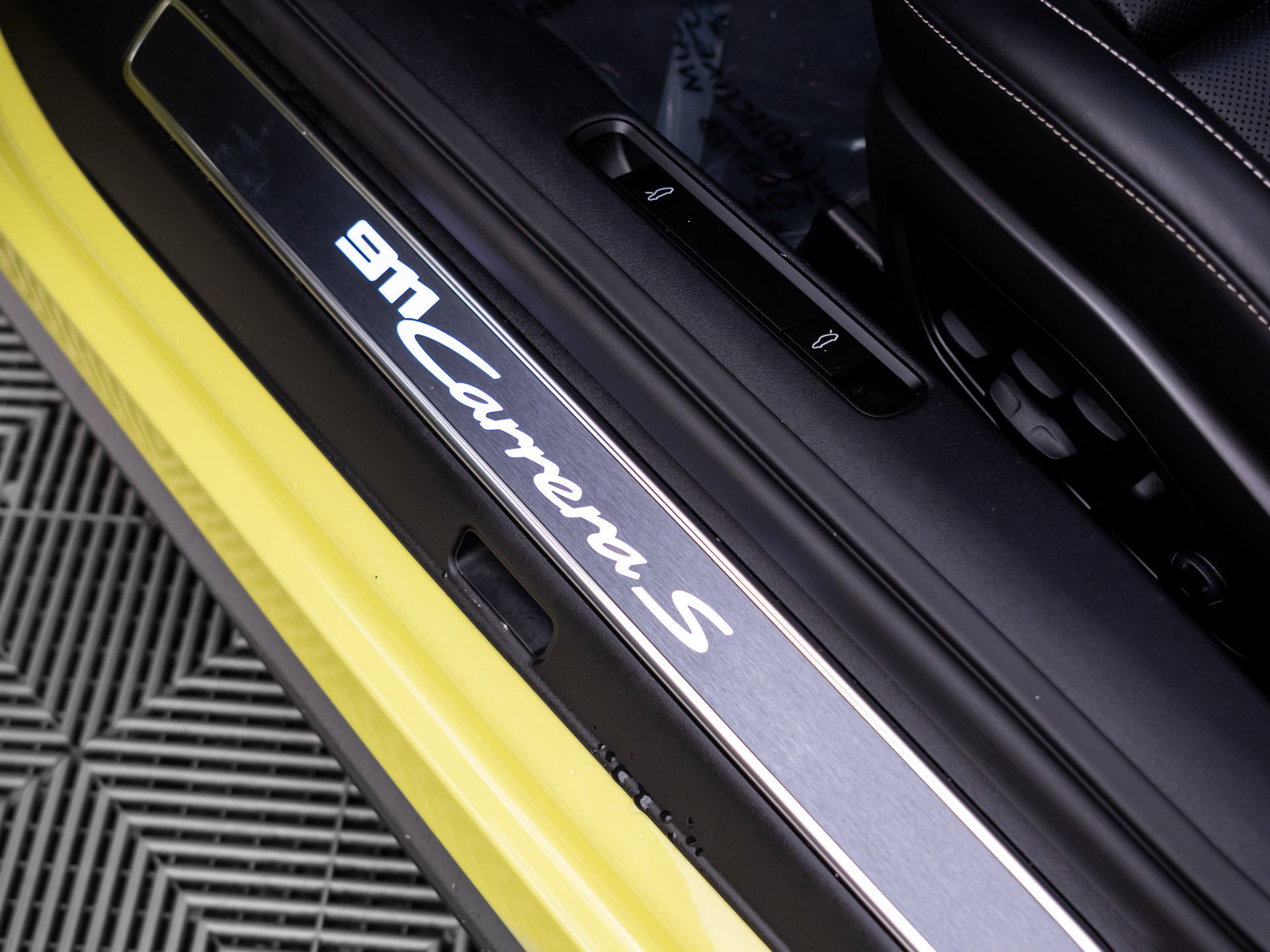 Certified 2025 Porsche 911 Carrera S RWD image 15