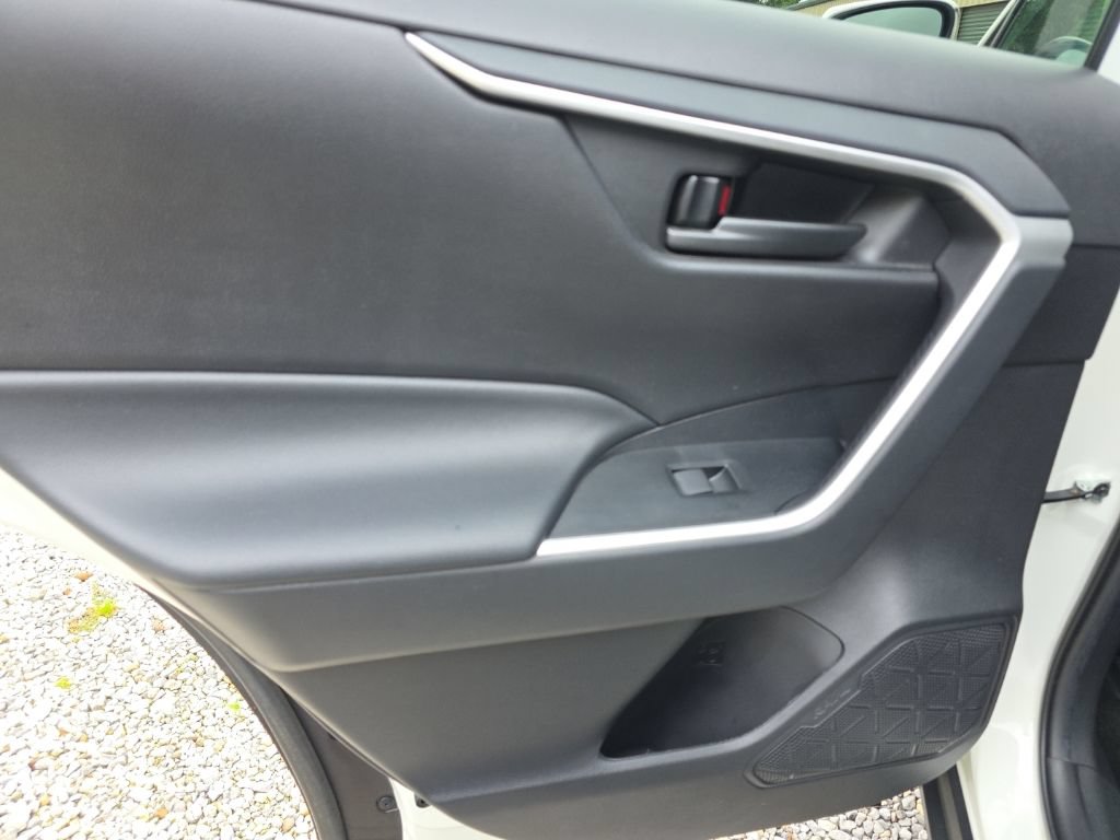 Certified 2021 Toyota RAV4 LE AWD/4WD image 14