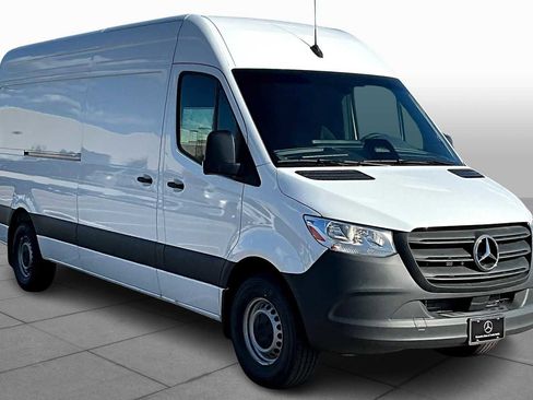 Used 2025 Mercedes-Benz Sprinter 2500 image 3