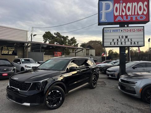 Used 2024 Kia Sorento S image 1