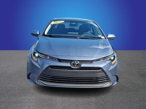 Used 2025 Toyota Corolla LE FWD image 2