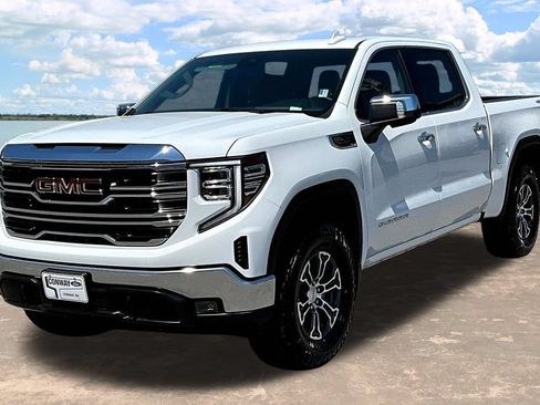 Used 2025 GMC Sierra 1500 SLT AWD/4WD image 4