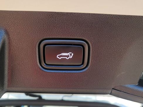 Used 2025 Hyundai Tucson Limited FWD image 13