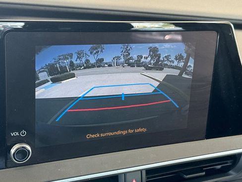 Used 2023 Toyota Prius LE FWD image 19