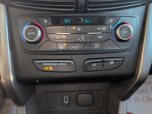 Used 2017 Ford Escape SE image 18