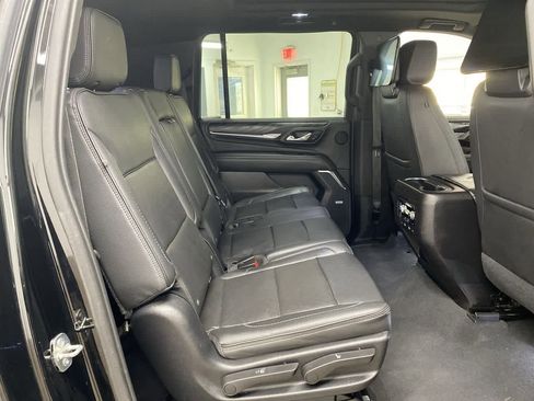 Used 2021 GMC Yukon XL Denali w/ Denali Premium Package image 17