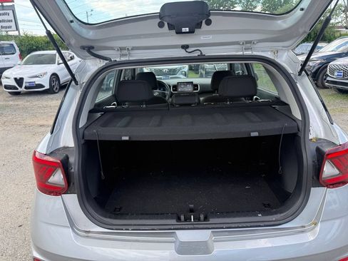 Used 2025 Hyundai Venue SEL FWD image 22