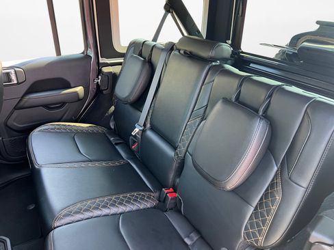 Used 2021 Jeep Wrangler Unlimited Sahara AWD/4WD image 12
