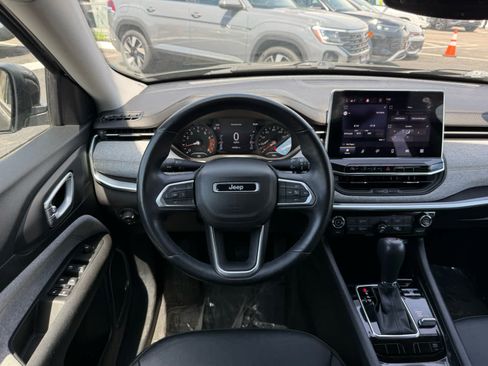 Used 2022 Jeep Compass Latitude w/ Sun and Sound Group AWD/4WD image 20