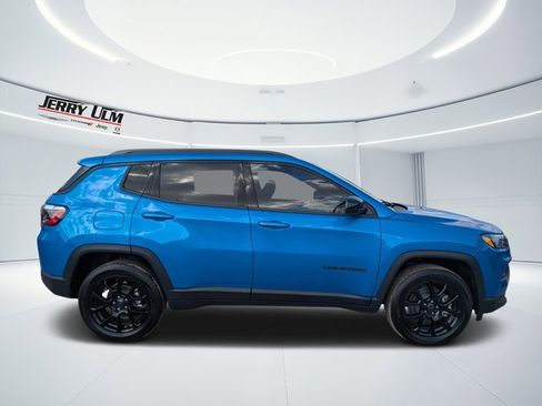 New 2026 Jeep Compass Latitude image 2