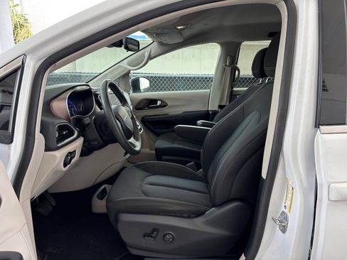 Used 2024 Chrysler Voyager LX FWD image 27