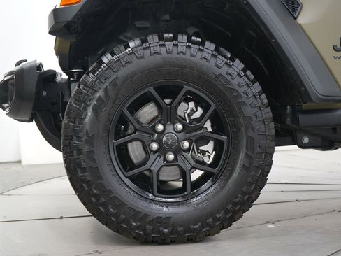 Used 2025 Jeep Wrangler Willys AWD/4WD image 28