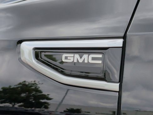 Used 2021 GMC Yukon Denali w/ Denali Premium Package image 14