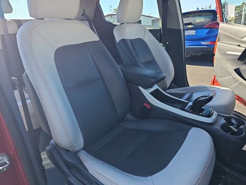 Used 2021 Chevrolet Bolt Premier w/ Infotainment Package image 10