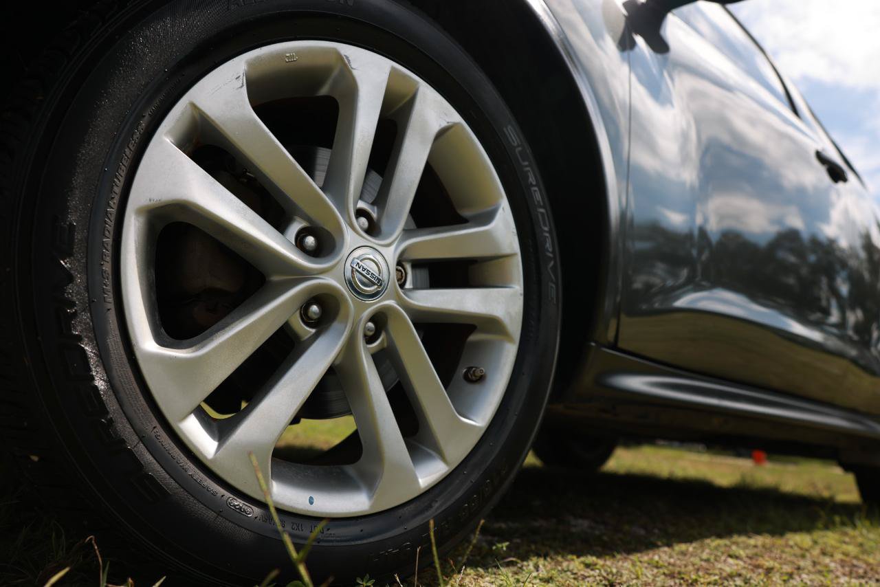 Used 2012 Nissan Juke SL FWD image 31
