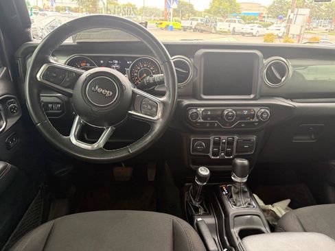Used 2022 Jeep Wrangler Unlimited Sahara AWD/4WD image 10