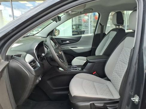 Used 2021 Chevrolet Equinox LS FWD image 2