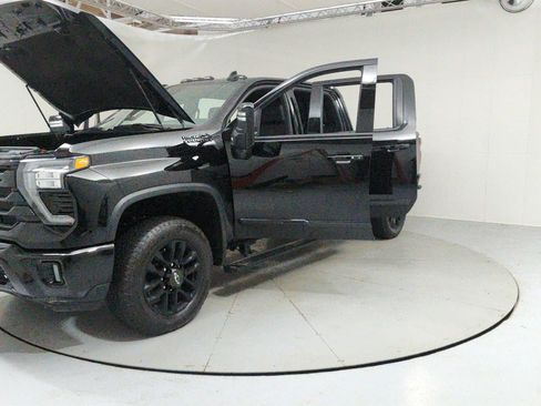 Used 2025 Chevrolet Silverado 2500 High Country w/ Midnight Edition AWD/4WD image 9