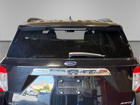 Used 2023 Ford Explorer XLT w/ Equipment Group 202A AWD/4WD image 18