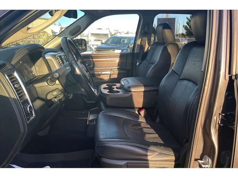 Used 2018 RAM 1500 Laramie image 25