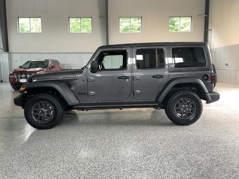 Used 2025 Jeep Wrangler Unlimited Sport AWD/4WD image 4