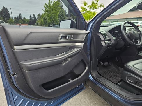 Used 2019 Ford Explorer XLT w/ Equipment Group 202A AWD/4WD image 29