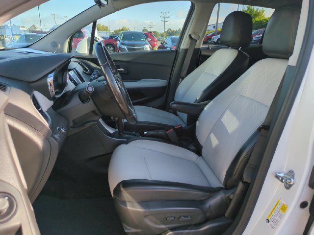 Used 2022 Chevrolet Trax LT w/ LT Convenience Package AWD/4WD image 7