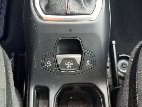 Used 2023 Jeep Renegade Trailhawk AWD/4WD image 35