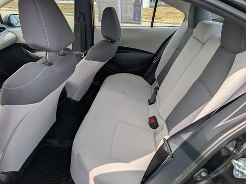 Used 2021 Toyota Corolla LE image 18